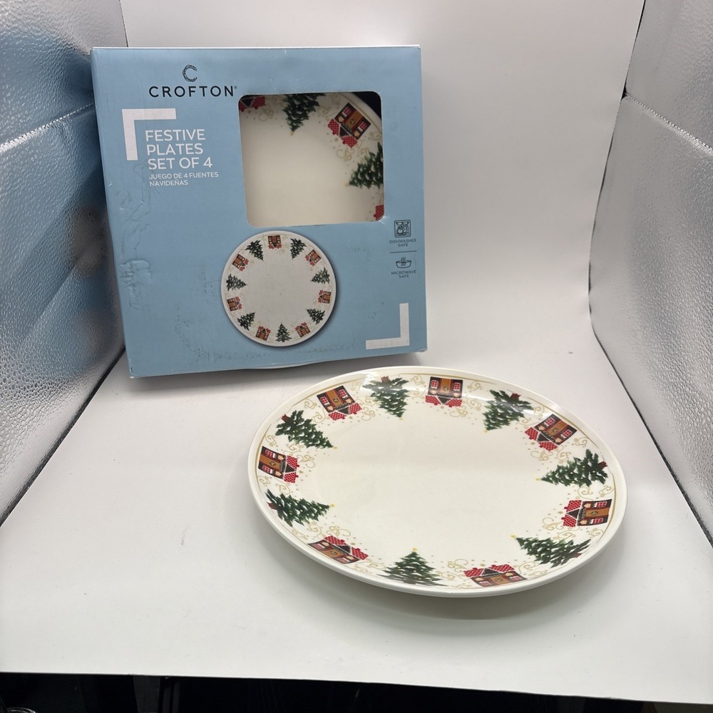 Crofton~Festive Plates~Set of 4~Holiday Plates~8.5"